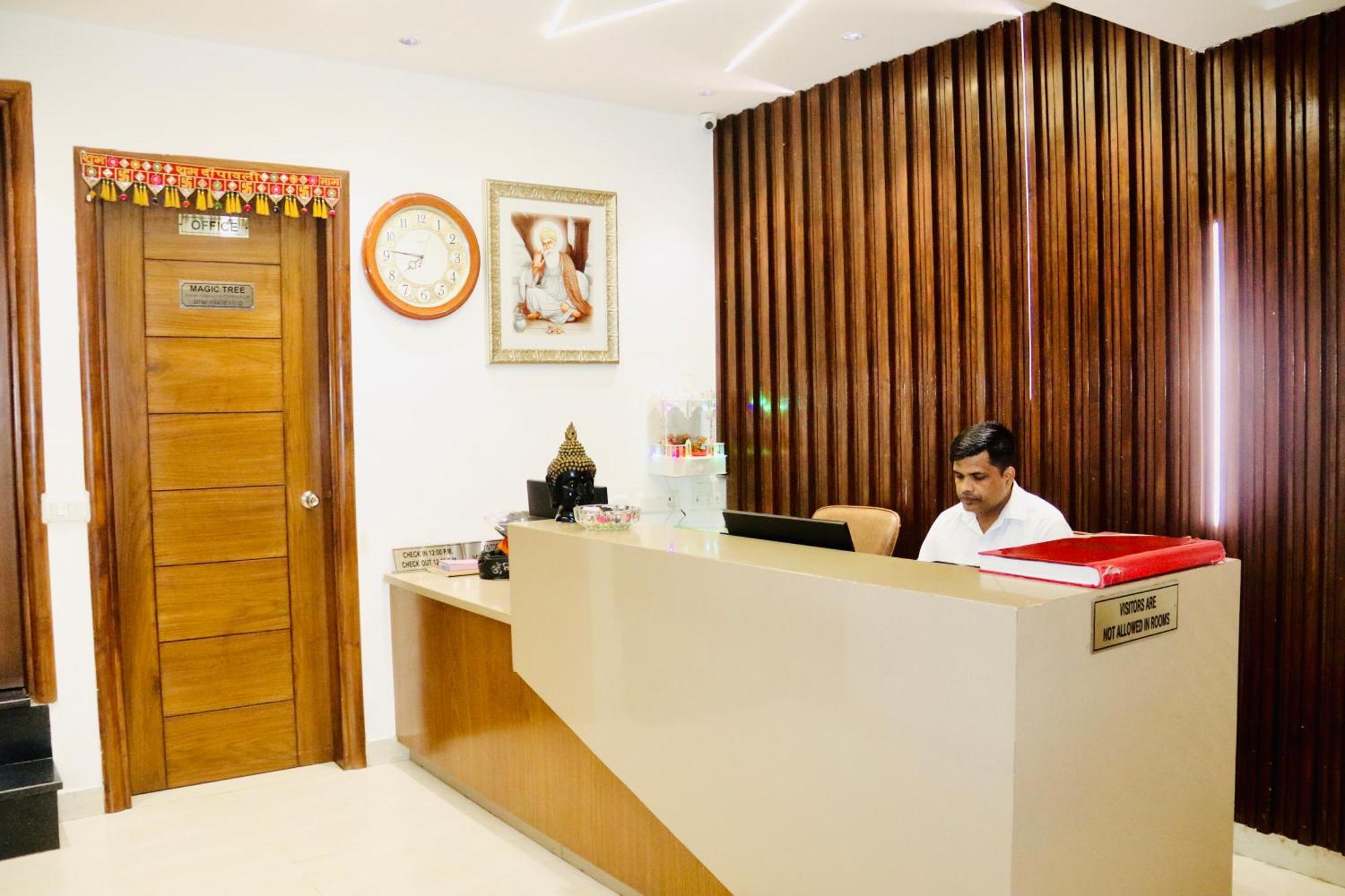 Hotel Magic Tree Karol Bagh Metro Station New Delhi Buitenkant foto