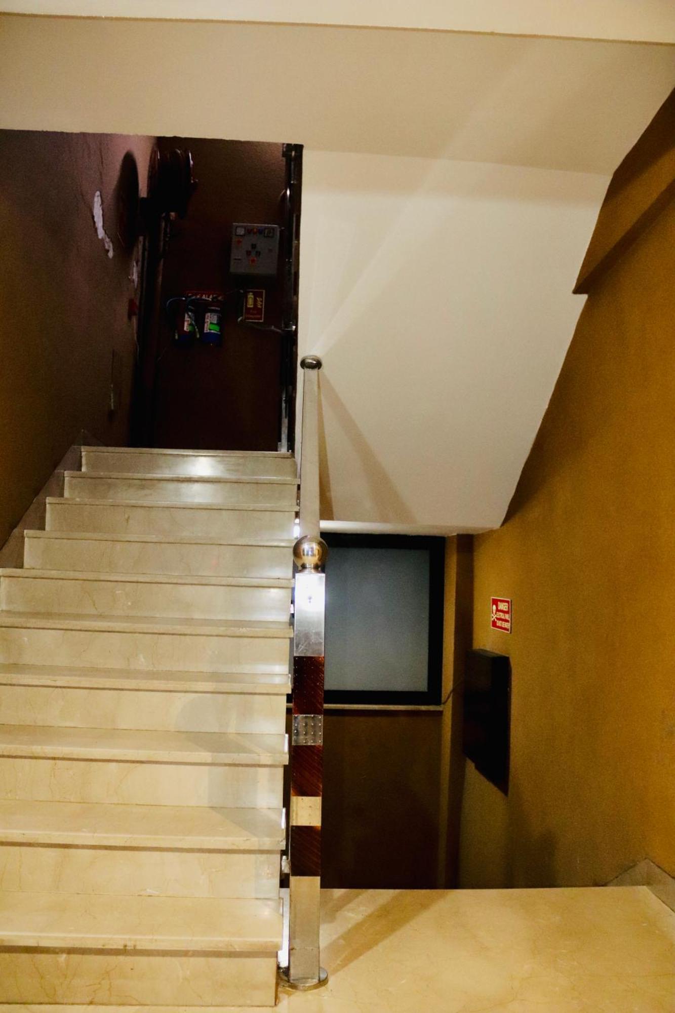 Hotel Magic Tree Karol Bagh Metro Station New Delhi Buitenkant foto