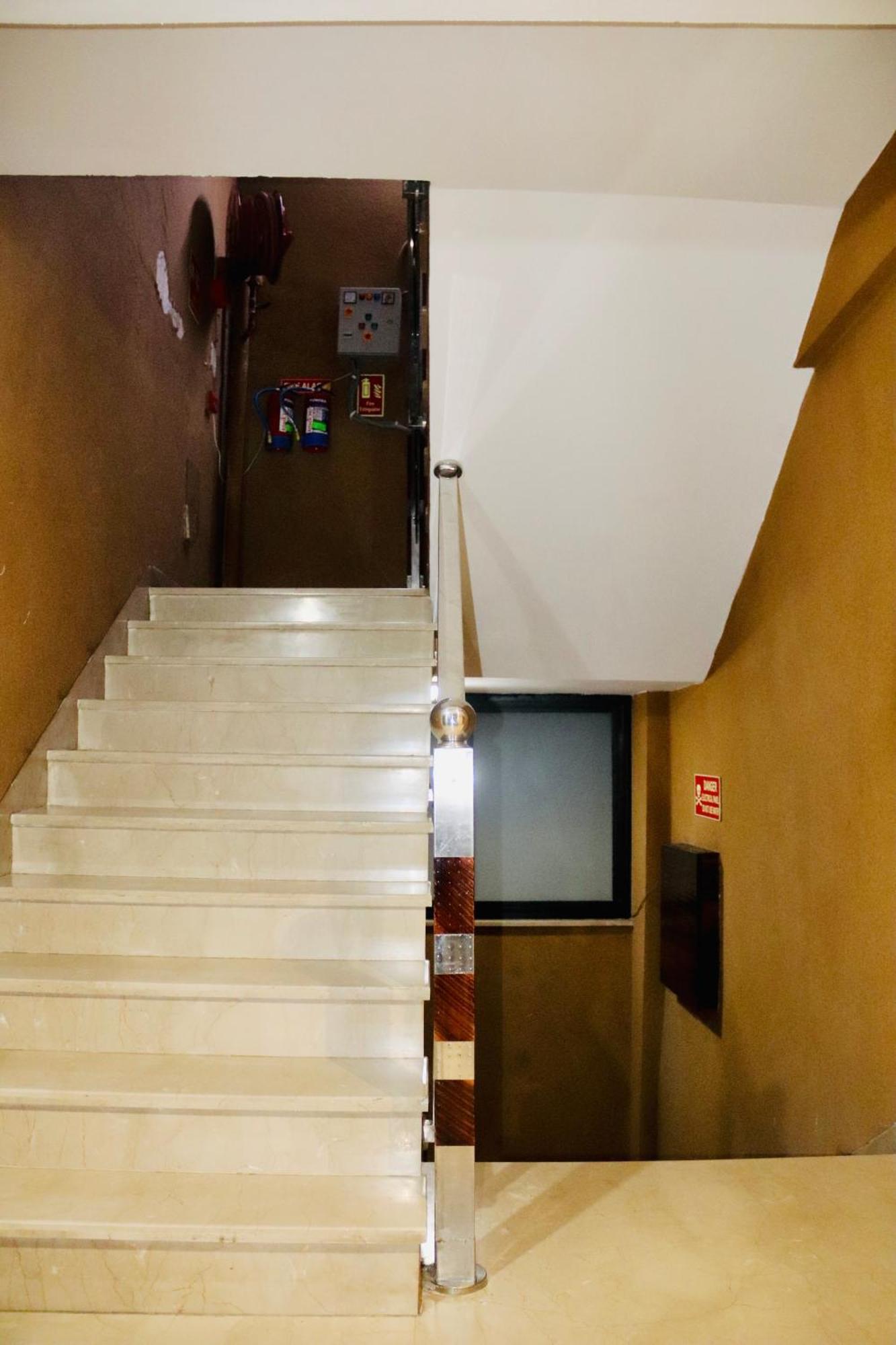 Hotel Magic Tree Karol Bagh Metro Station New Delhi Buitenkant foto