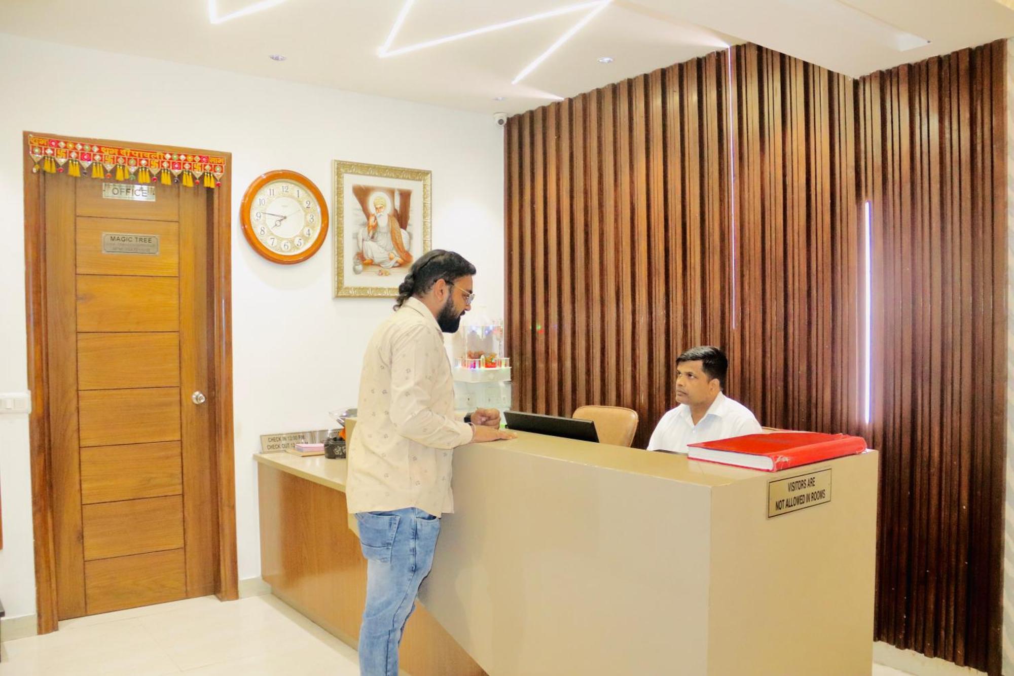 Hotel Magic Tree Karol Bagh Metro Station New Delhi Buitenkant foto